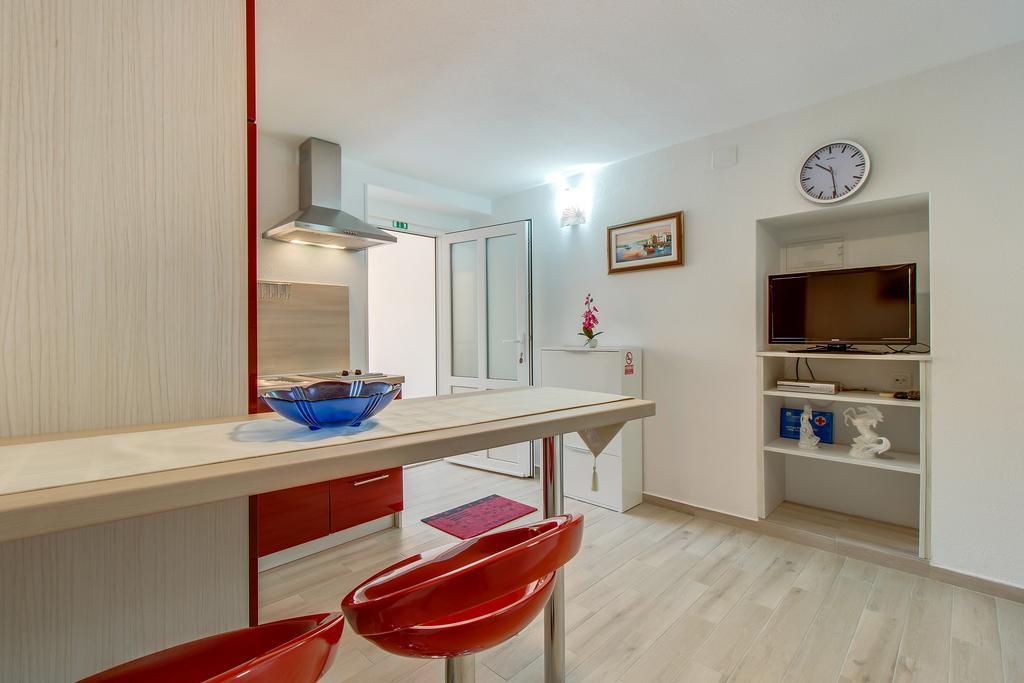 Apartments Leila Мали-Лошинь Экстерьер фото